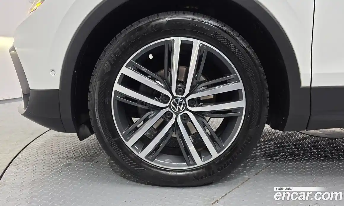 Volkswagen Tiguan 2021 2.0 гидро в Москве № 595647, фото 5