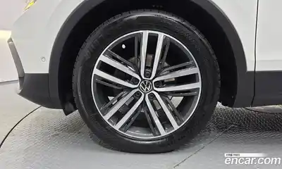 Volkswagen Tiguan 2021 2.0 гидро в Москве № 595647, миниатюра 5