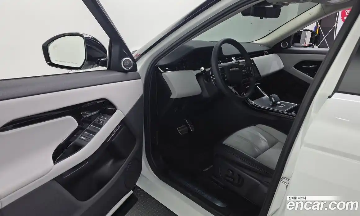 Land Rover Range-Rover Evoque 2024 2.0 гидро в Москве, фото 11