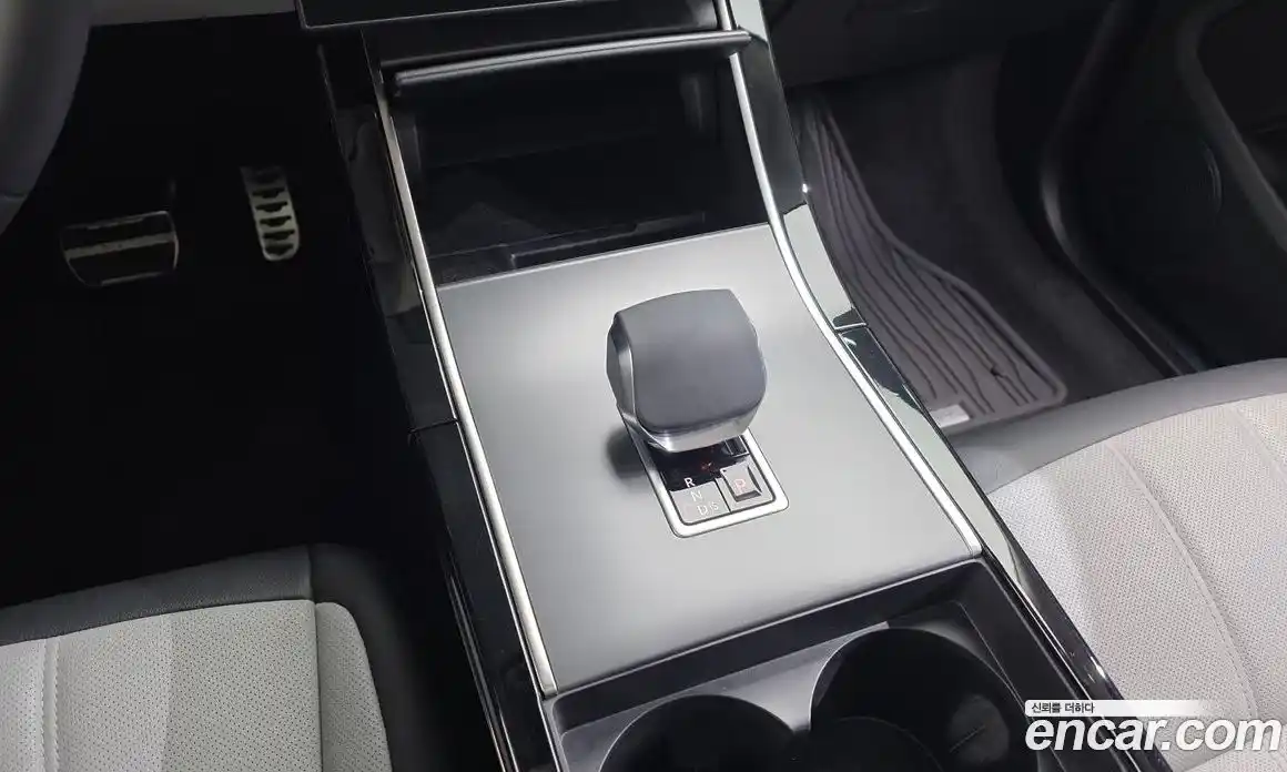 Land Rover Range-Rover Evoque 2024 2.0 гидро в Москве, фото 18