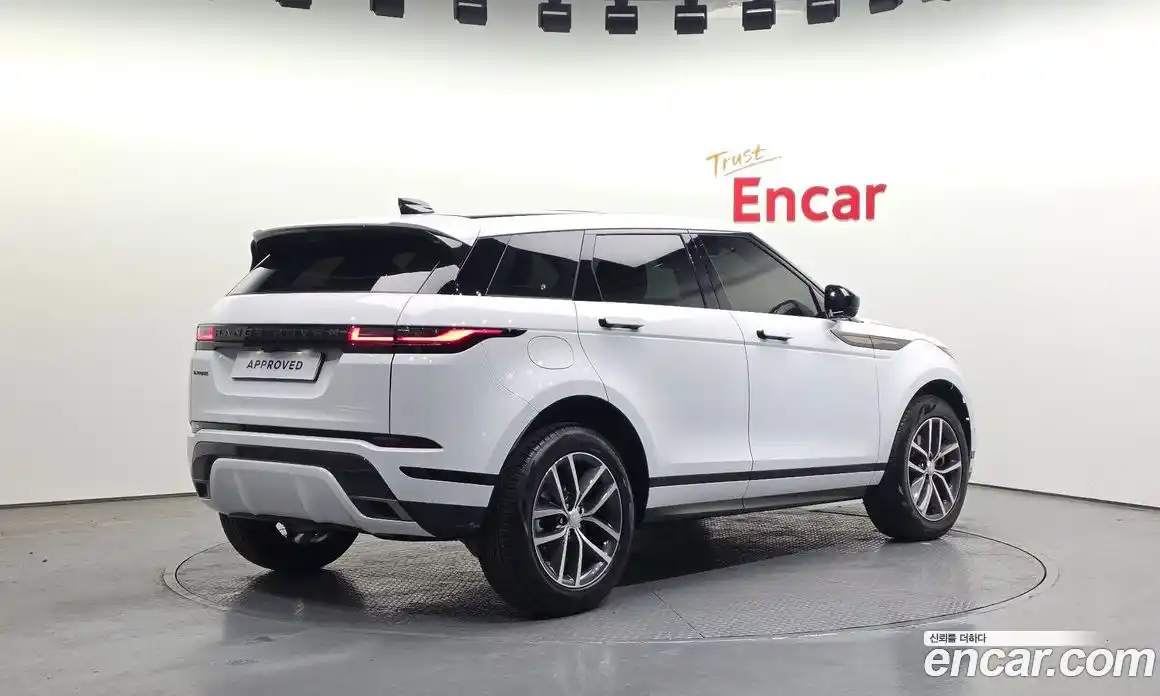 Land Rover Range-Rover Evoque 2024 2.0 гидро в Москве, фото 2