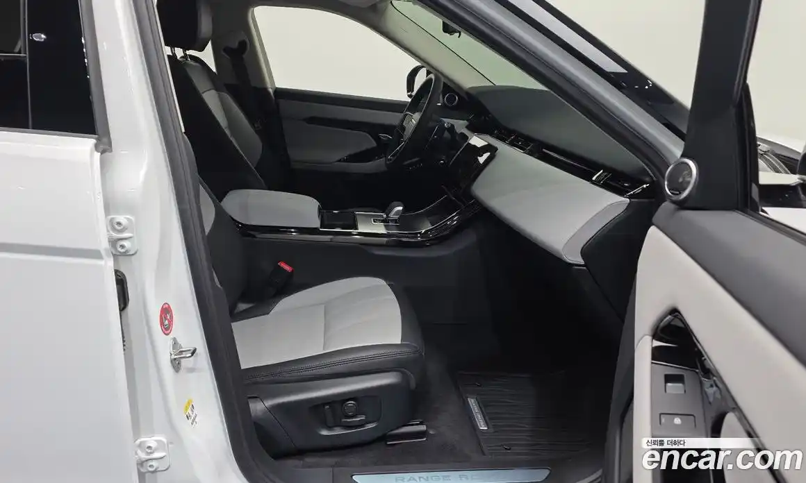 Land Rover Range-Rover Evoque 2024 2.0 гидро в Москве, фото 3