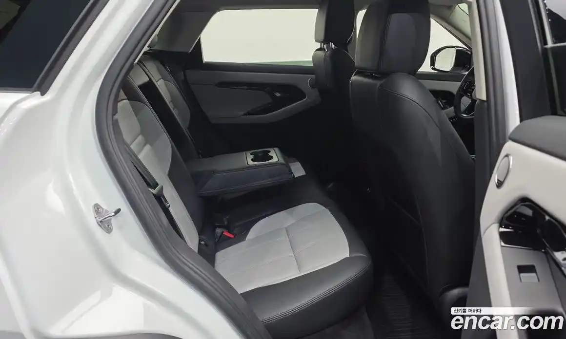 Land Rover Range-Rover Evoque 2024 2.0 гидро в Москве, фото 5