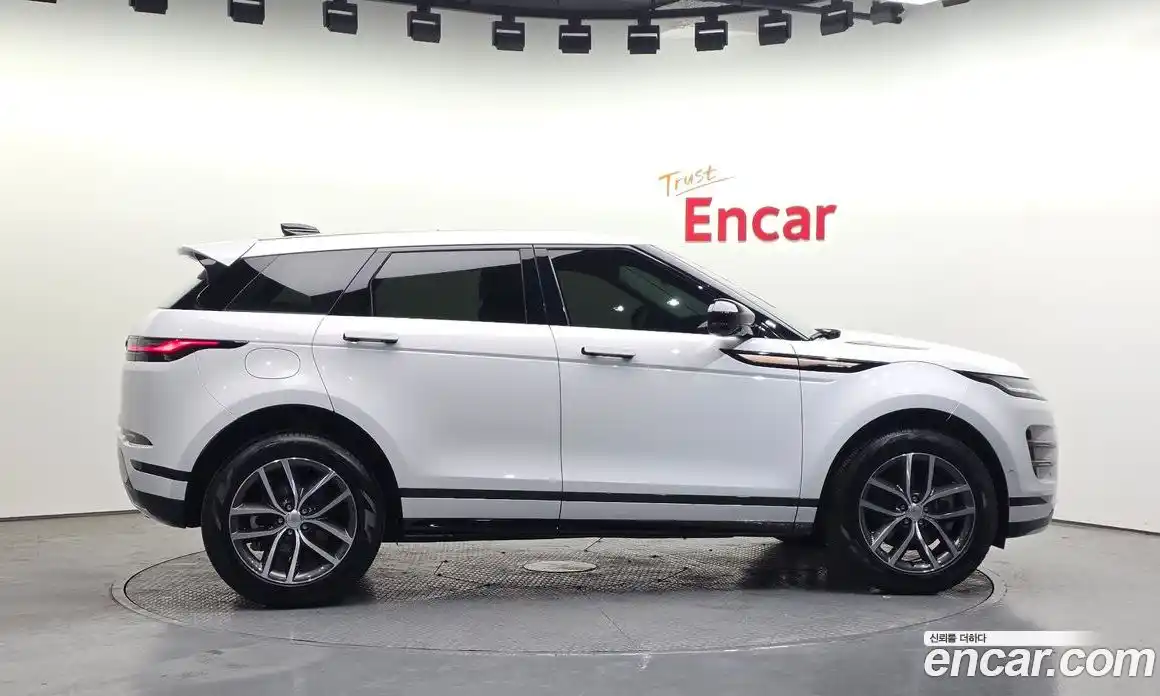 Land Rover Range-Rover Evoque 2024 2.0 гидро в Москве, фото 6