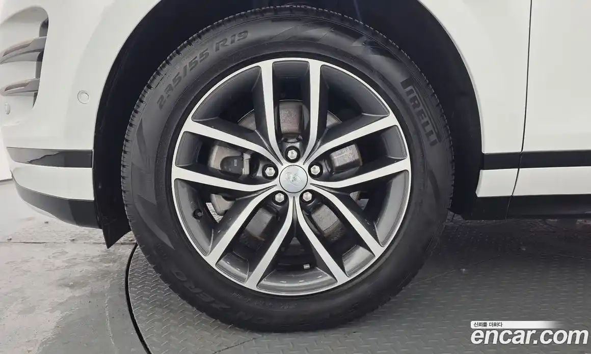 Land Rover Range-Rover Evoque 2024 2.0 гидро в Москве, фото 9