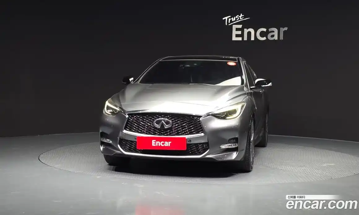 Infiniti Q30 2017 2.0 гидро в Москве № 827387, фото 3
