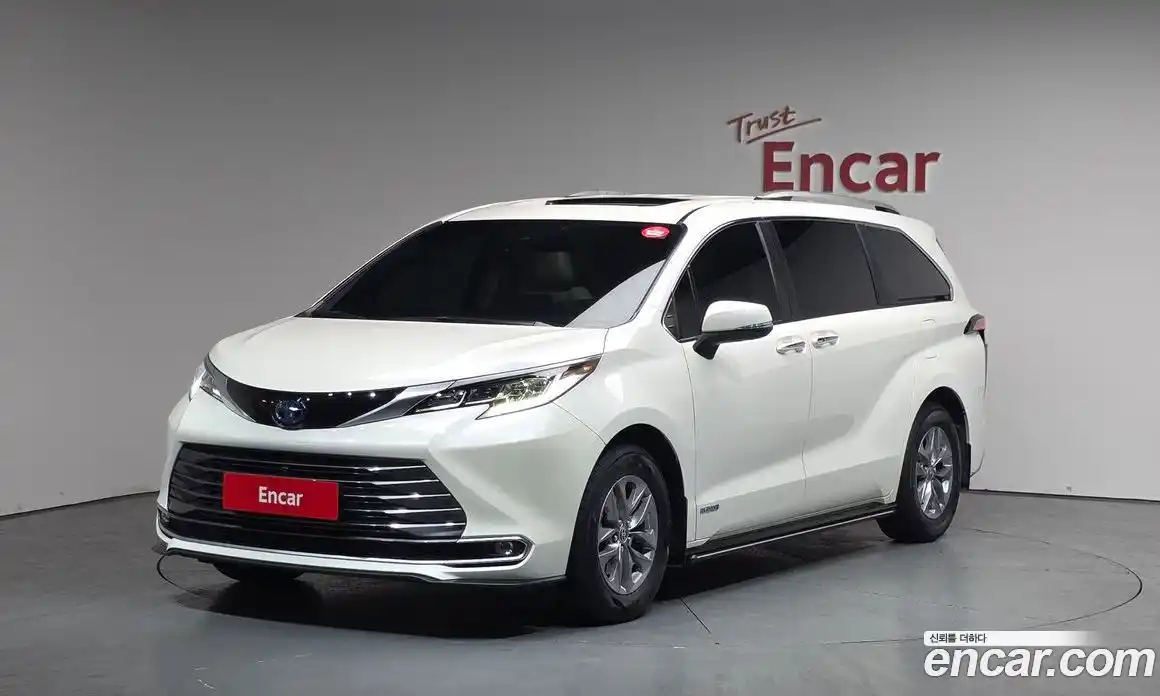 Toyota Sienna 2021 2.5 гидро в Москве № 862946, фото 1