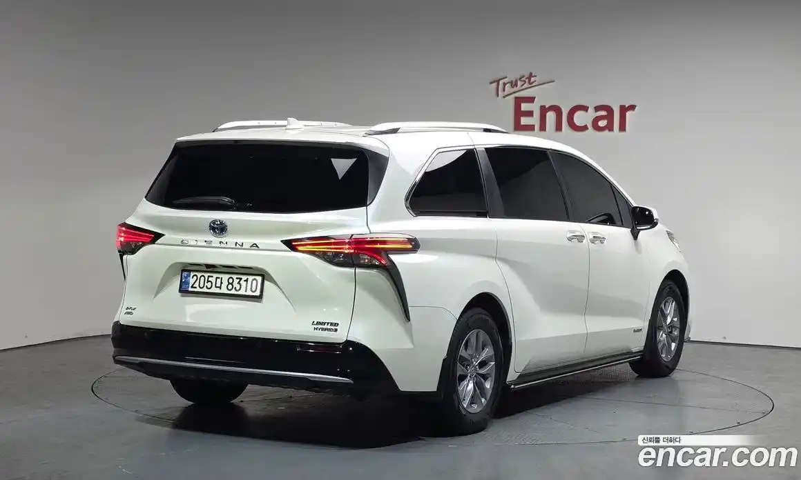 Toyota Sienna 2021 2.5 гидро в Москве № 862946, фото 2