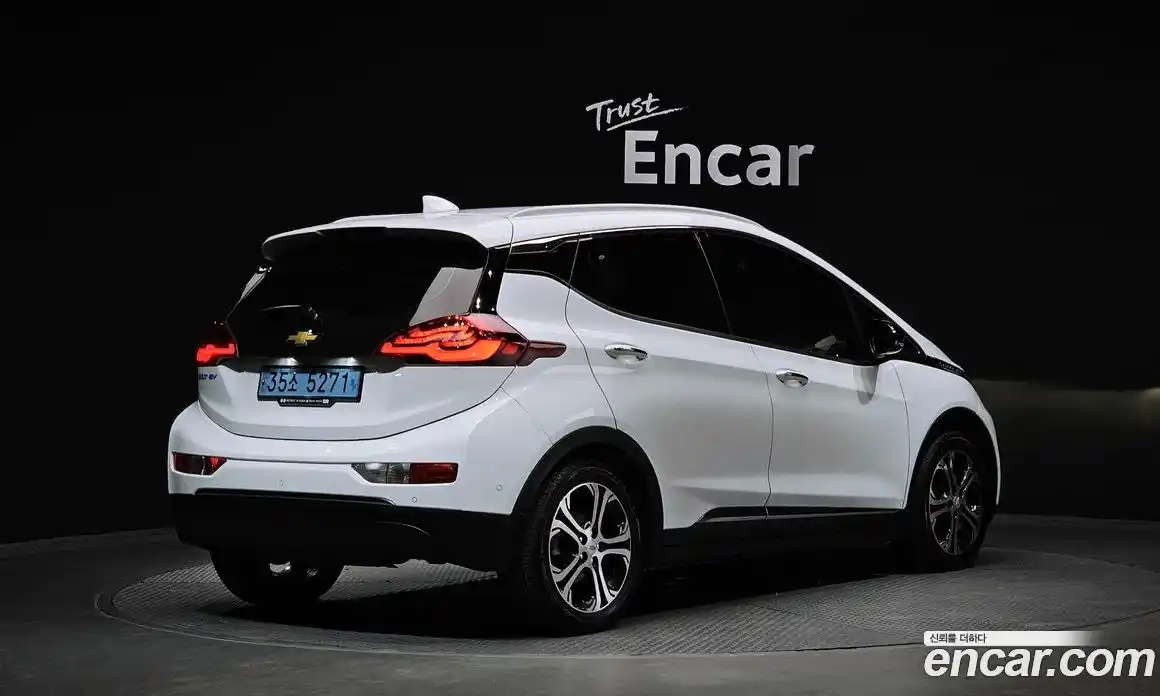 Chevrolet Bolt EV 2019 0.2 Автомат в Москве № 936442, фото 2