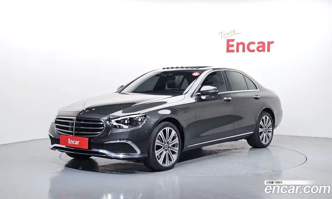 Mercedes-Benz E-Class 2023 2.0 гидро, фото 1