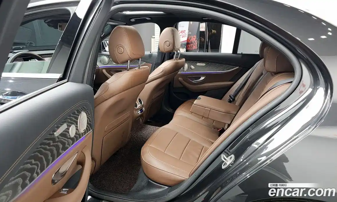 Mercedes-Benz E-Class 2023 2.0 гидро, фото 11