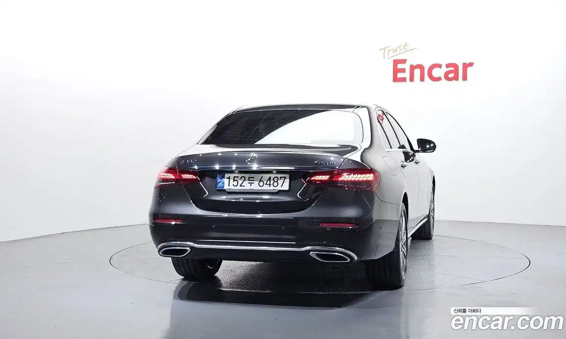 Mercedes-Benz E-Class 2023 2.0 гидро, фото 4