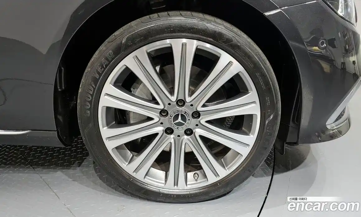 Mercedes-Benz E-Class 2023 2.0 гидро, фото 5