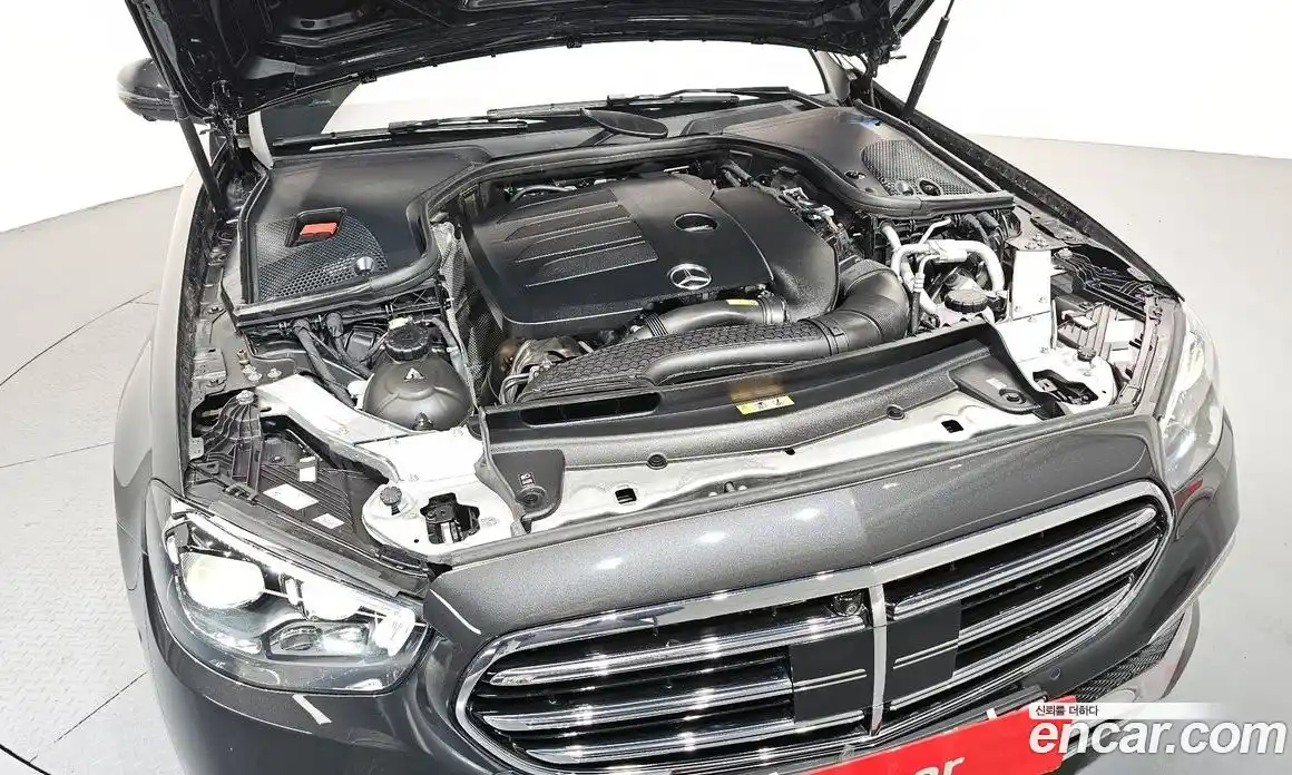 Mercedes-Benz E-Class 2023 2.0 гидро, фото 6