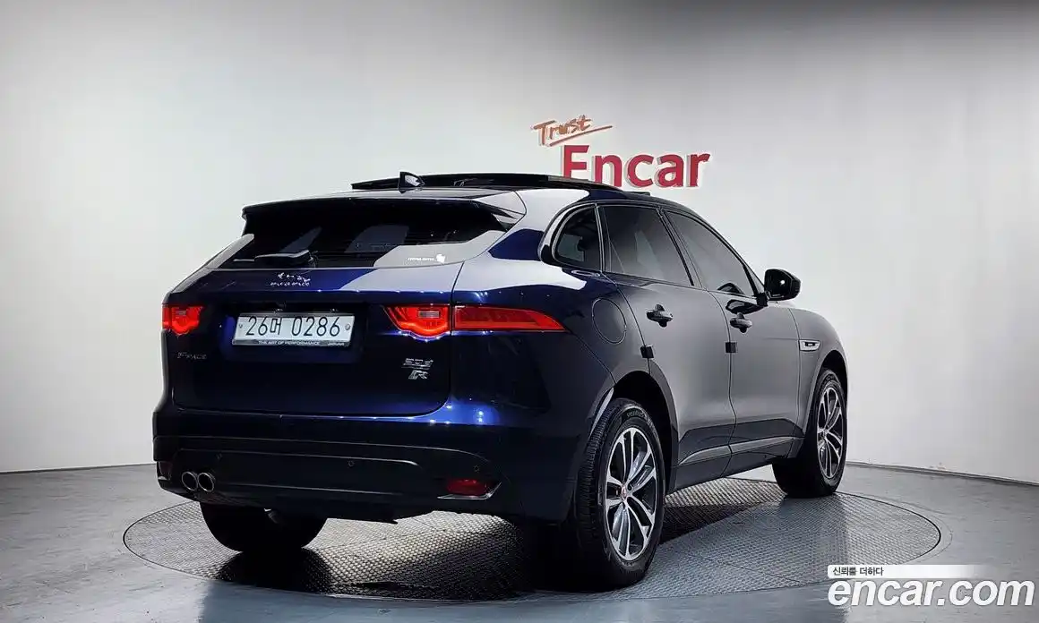 Jaguar F-Pace 2016 2.0 гидро в Москве № 976518, фото 2