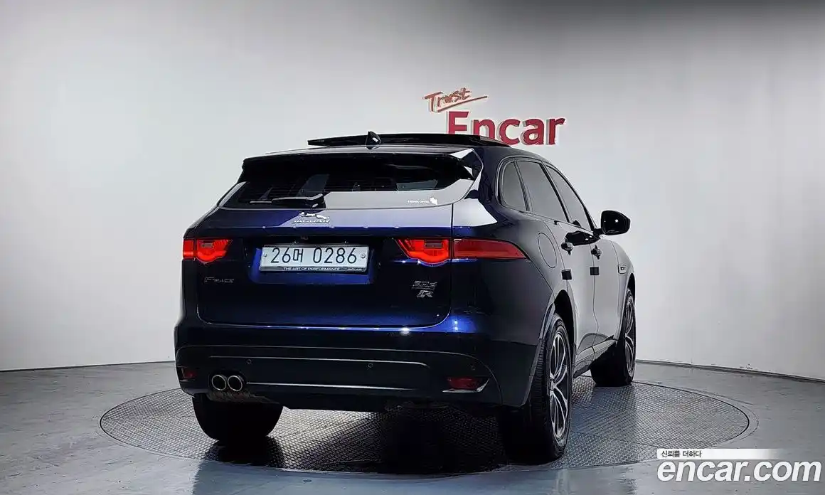 Jaguar F-Pace 2016 2.0 гидро в Москве № 976518, фото 4