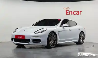 Porsche Panamera, 2015