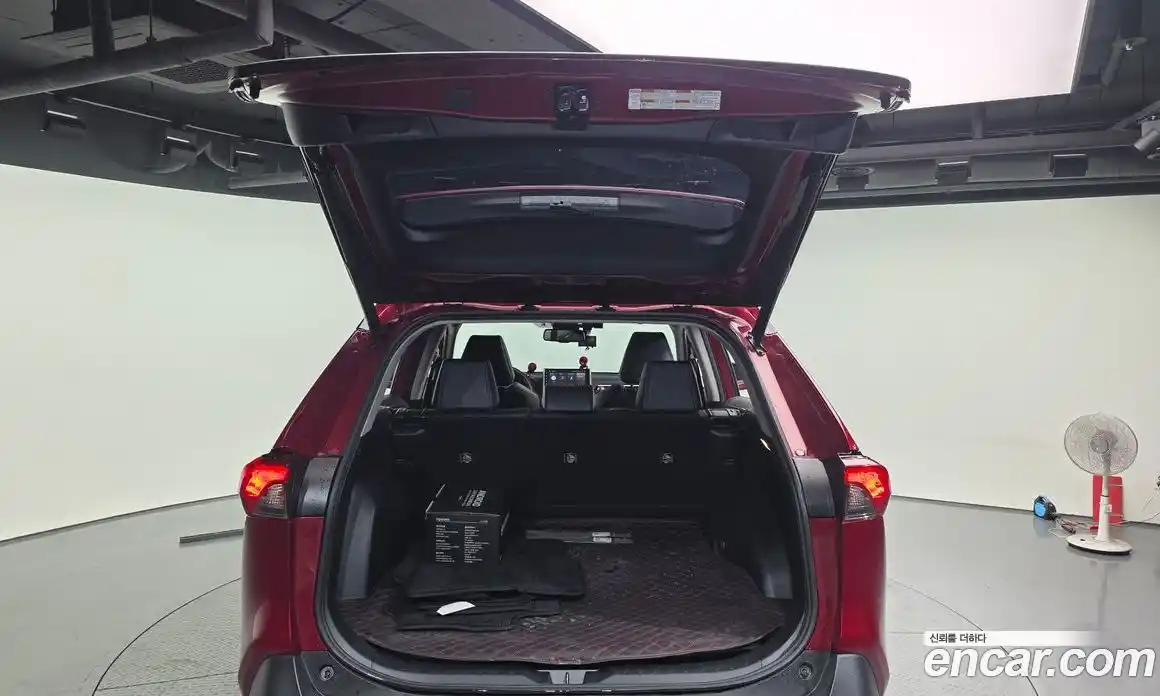 Toyota RAV4 2019 2.5 гидро в Москве № 1015184, фото 20