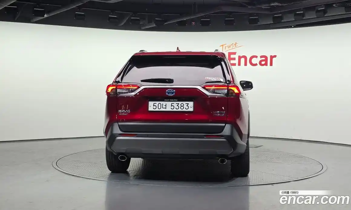 Toyota RAV4 2019 2.5 гидро в Москве № 1015184, фото 4