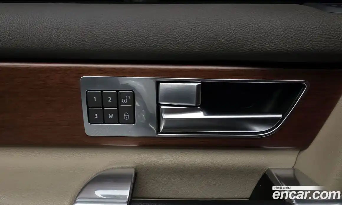 Land Rover Discovery 2016 3.0 гидро в Москве № 166508, фото 16
