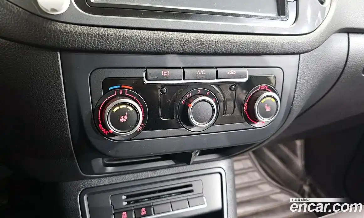 Volkswagen Tiguan 2014 2.0 гидро в Москве № 169072, фото 18