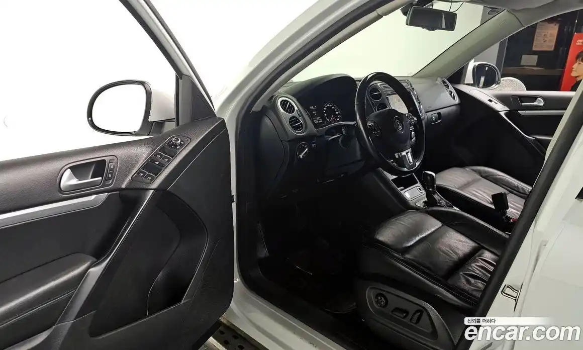 Volkswagen Tiguan 2014 2.0 гидро в Москве № 169072, фото 10