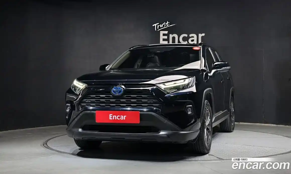 Toyota RAV4 2023 2.5 гидро в Москве № 170170, фото 3