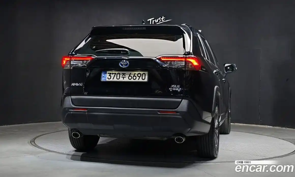 Toyota RAV4 2023 2.5 гидро в Москве № 170170, фото 4