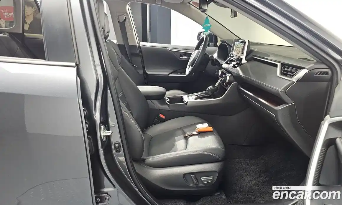 Toyota RAV4 2023 2.5 гидро в Москве № 170191, фото 11