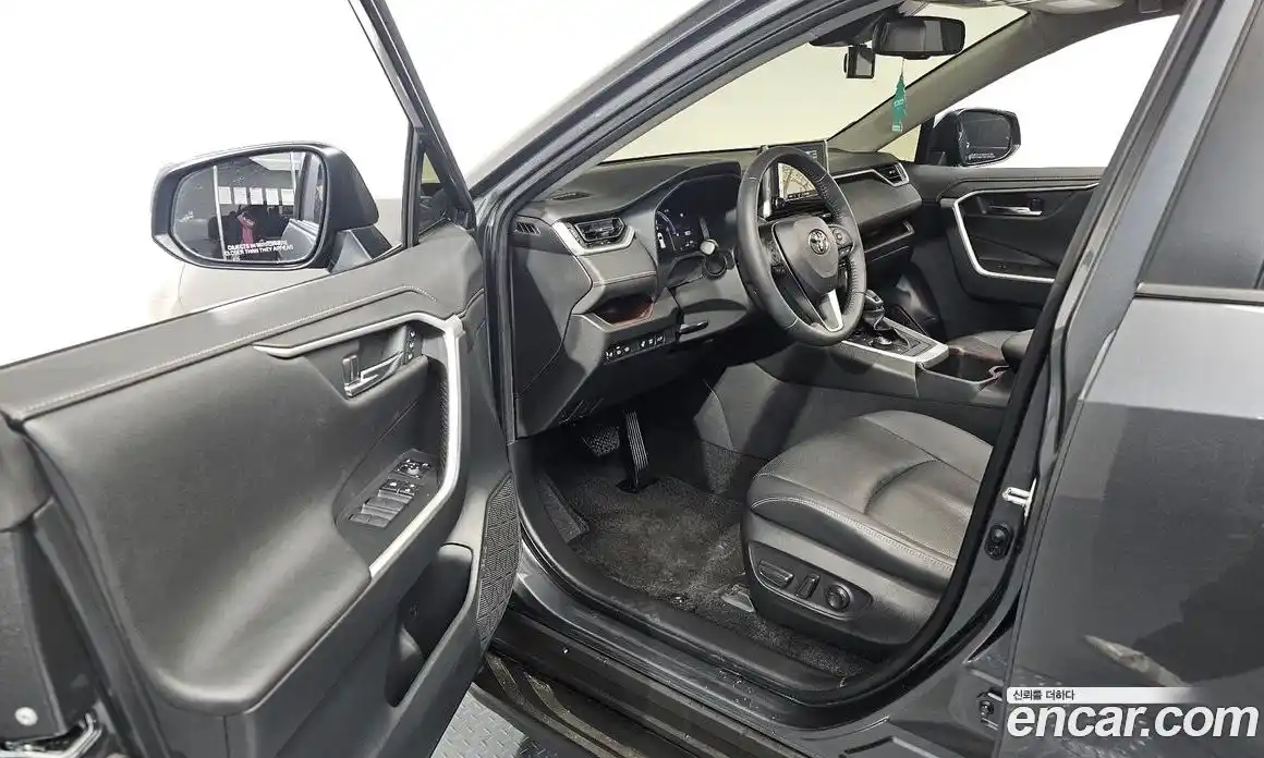 Toyota RAV4 2023 2.5 гидро в Москве № 170191, фото 10