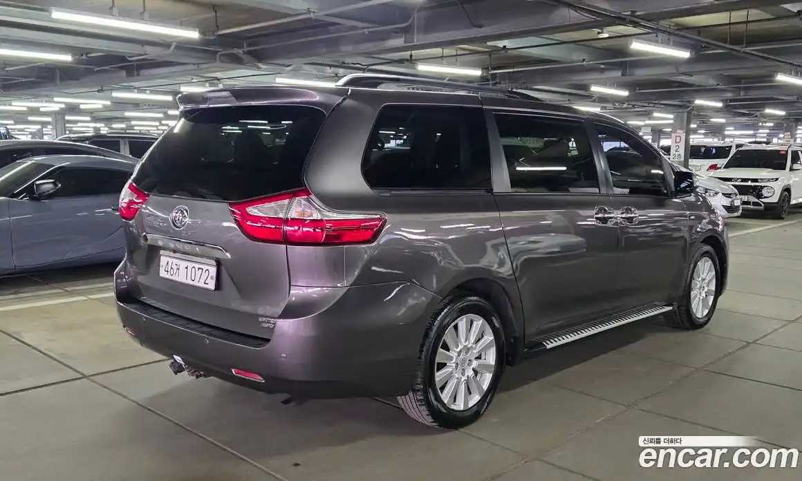 Toyota Sienna 2017 3.5 гидро в Москве № 170354, фото 4