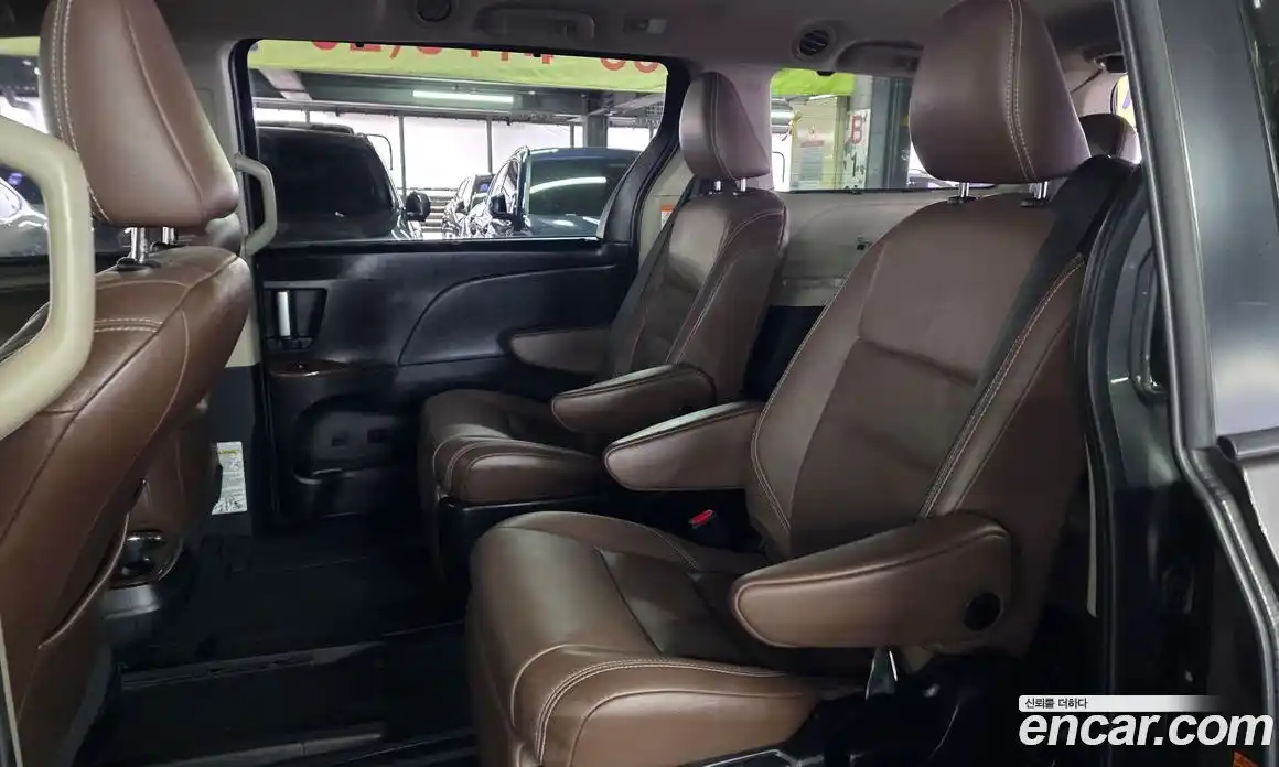 Toyota Sienna 2017 3.5 гидро в Москве № 170354, фото 6