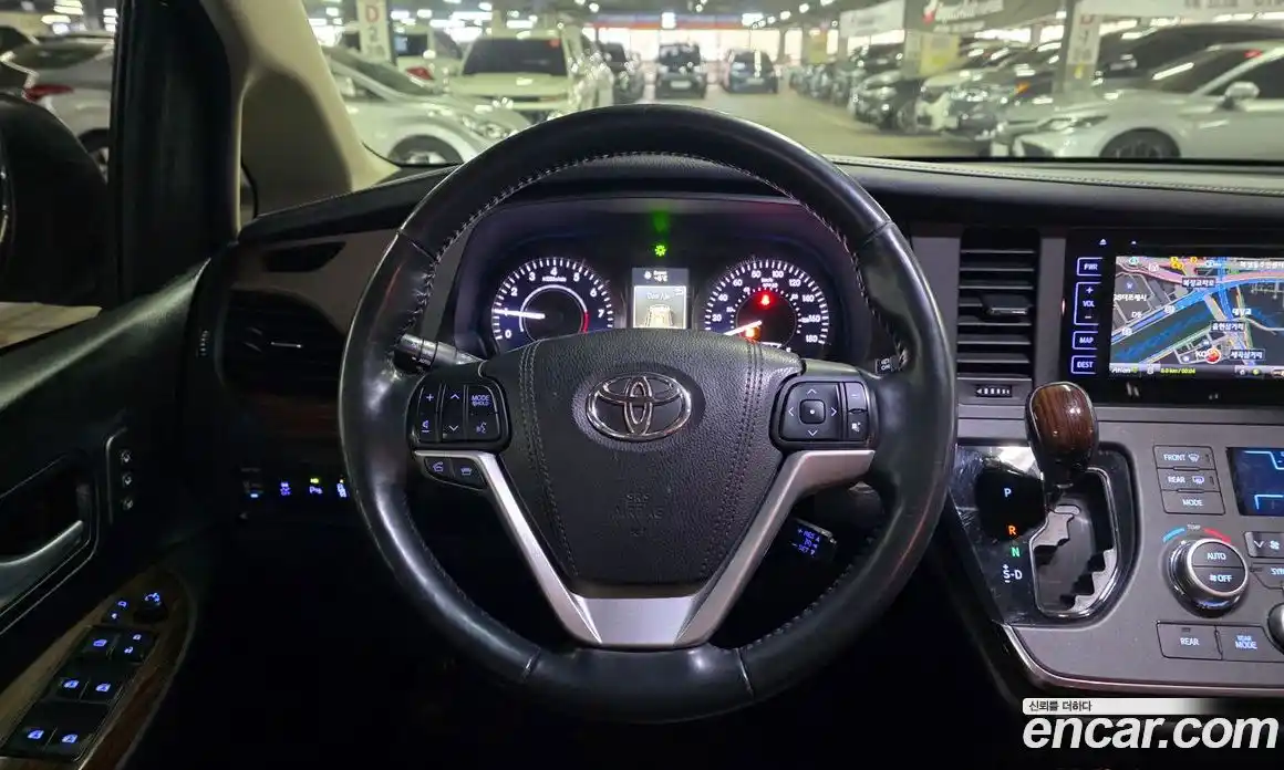 Toyota Sienna 2017 3.5 гидро в Москве № 170354, фото 8