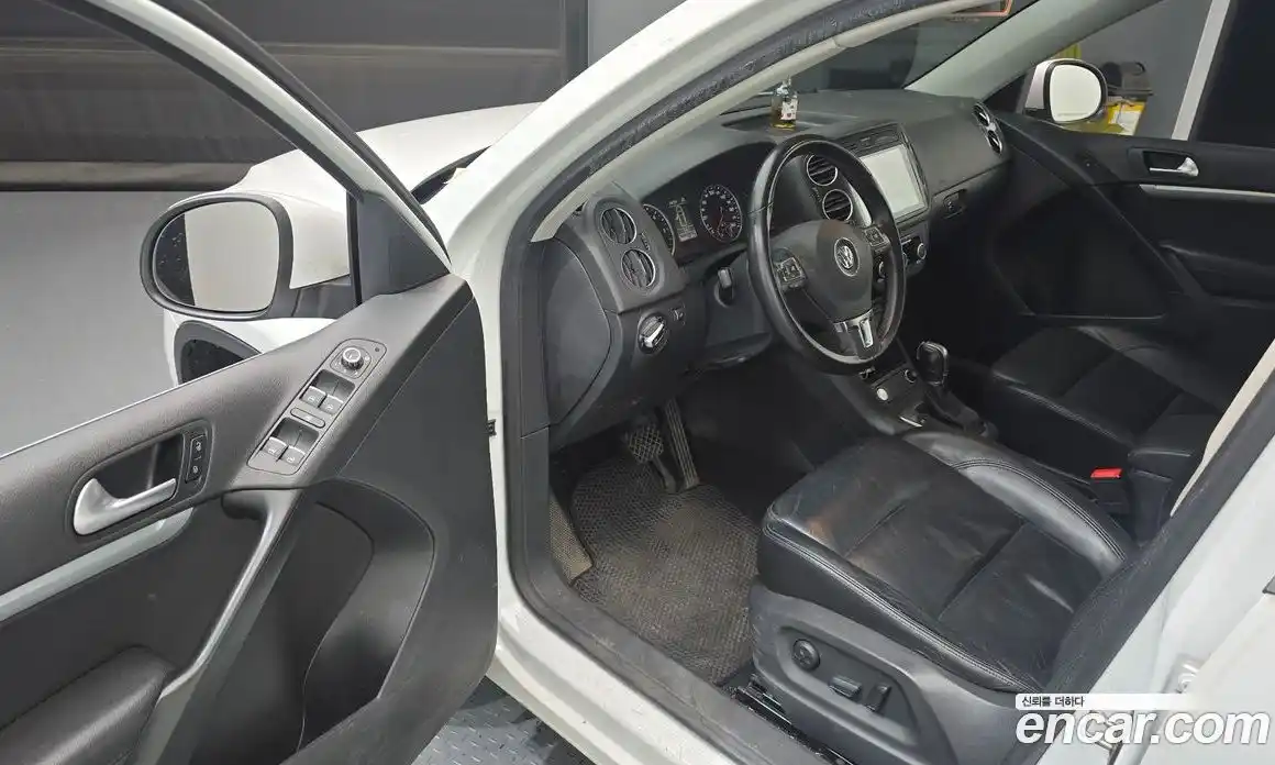 Volkswagen Tiguan 2015 2.0 гидро в Москве № 199285, фото 10
