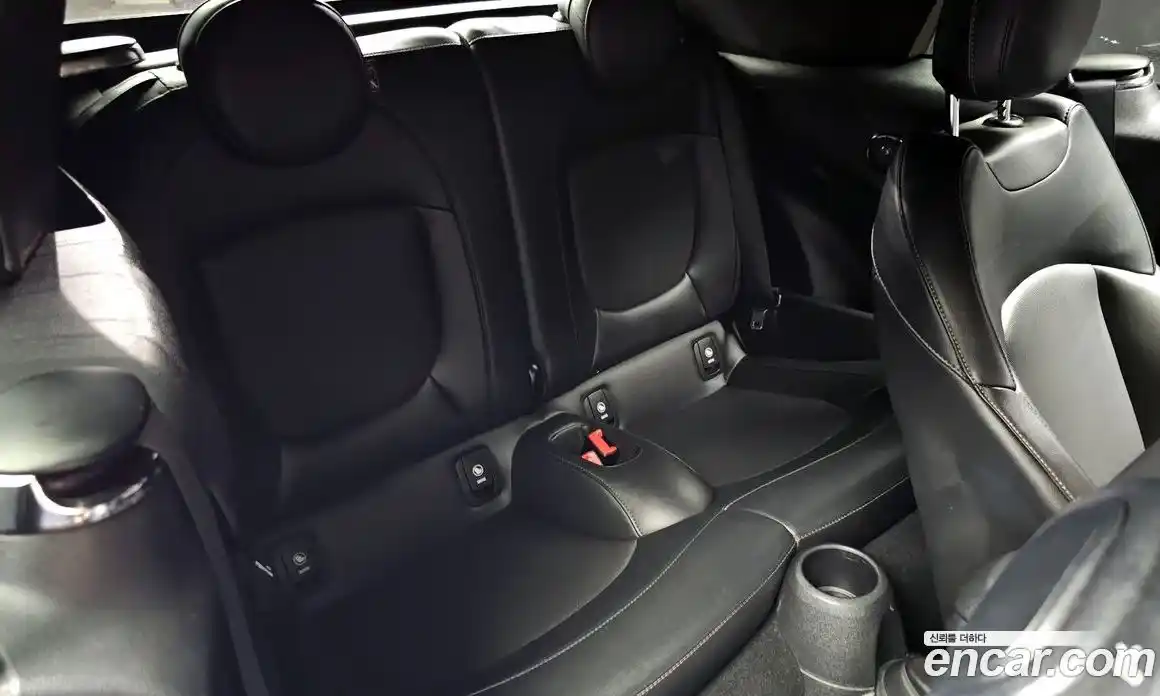 Mini Cooper Convertible 2019 1.5 гидро в Москве № 206981, фото 12