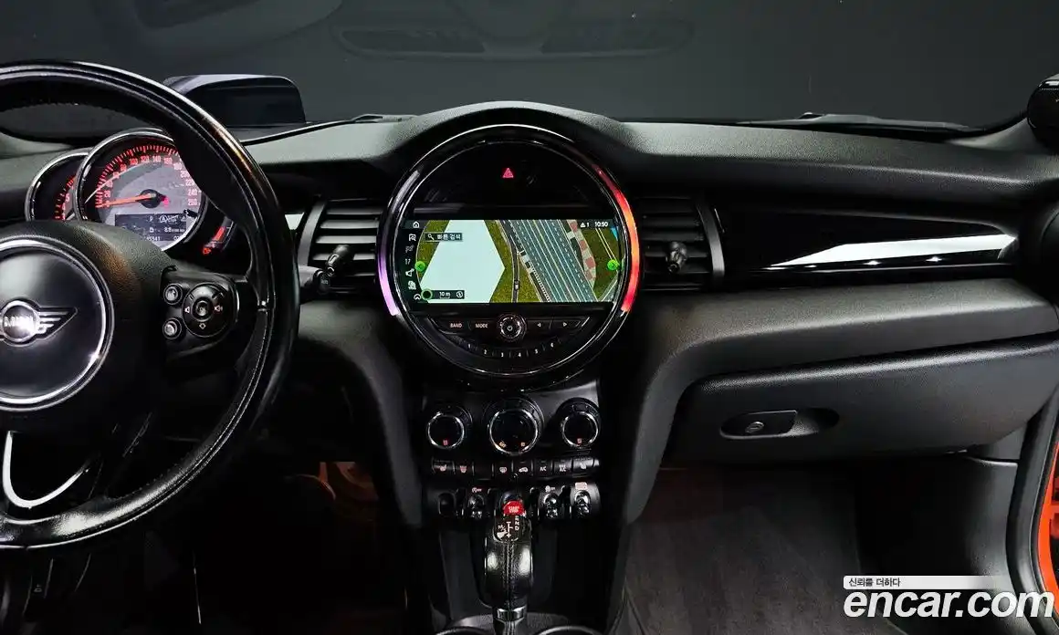 Mini Cooper Convertible 2019 1.5 гидро в Москве № 206981, фото 14