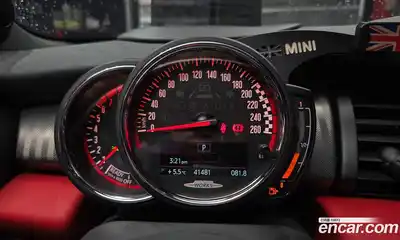 Mini Cooper Convertible 2019 2.0 гидро в Москве № 214250, миниатюра 8