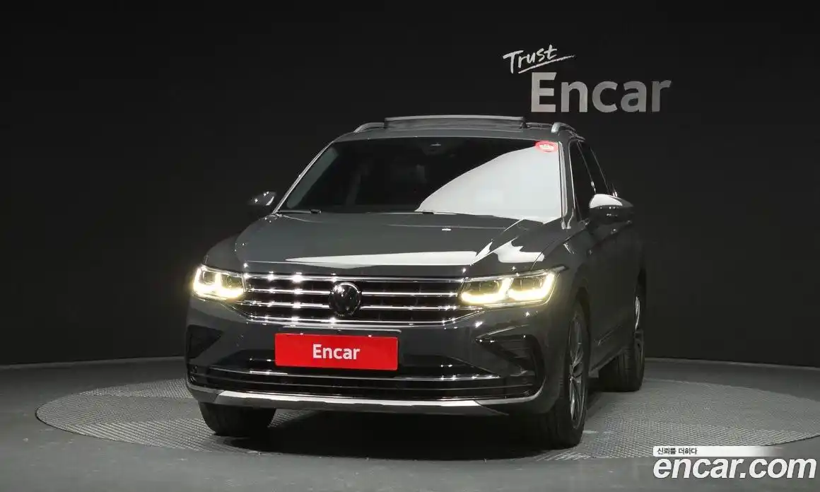 Volkswagen Tiguan 2023 2.0 гидро в Москве № 215008, фото 3