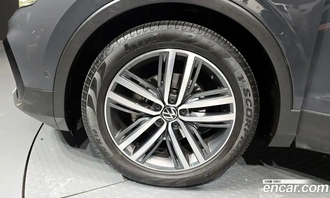 Volkswagen Tiguan 2023 2.0 гидро в Москве № 215008, фото 5