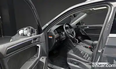 Volkswagen Tiguan 2023 2.0 гидро в Москве № 215008, миниатюра 10