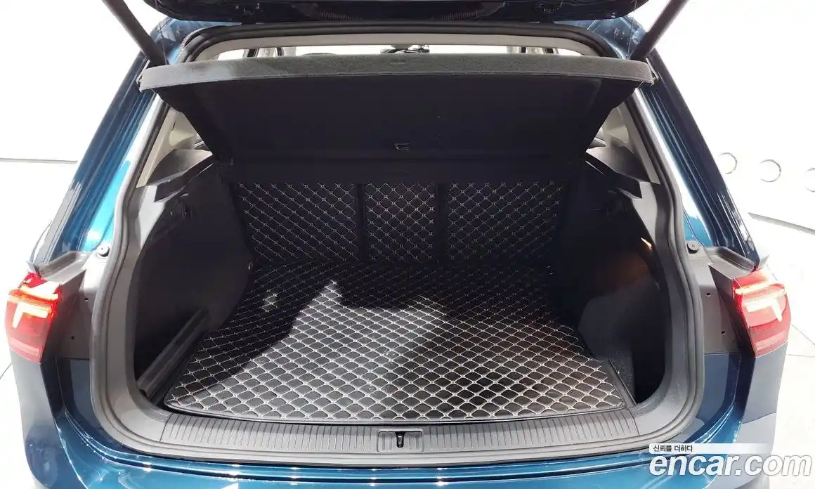 Volkswagen Tiguan 2021 2.0 гидро в Москве № 215053, фото 20