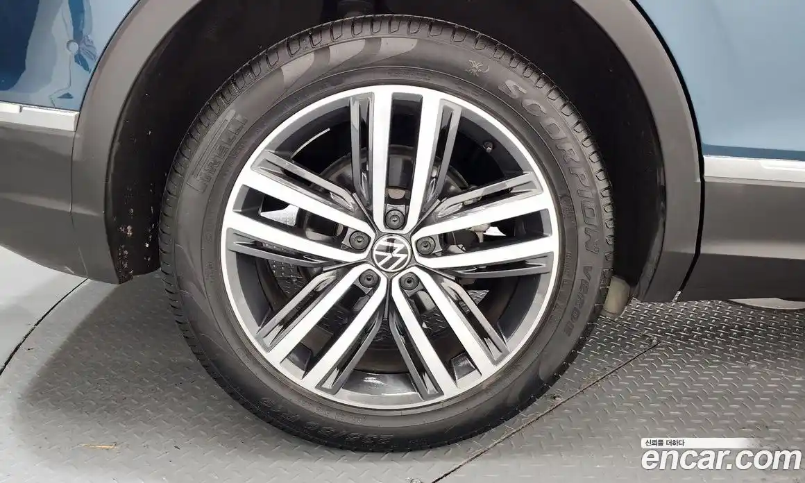 Volkswagen Tiguan 2021 2.0 гидро в Москве № 215053, фото 5