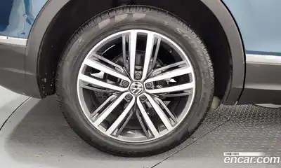 Volkswagen Tiguan 2021 2.0 гидро в Москве № 215053, миниатюра 5