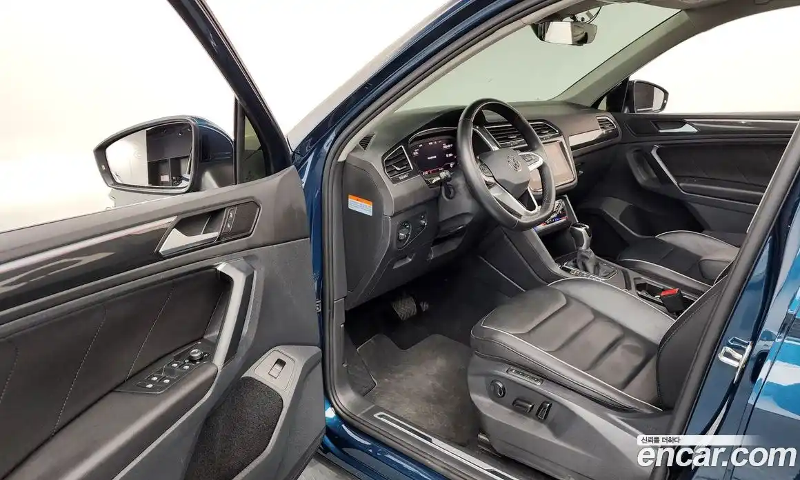 Volkswagen Tiguan 2021 2.0 гидро в Москве № 215053, фото 10
