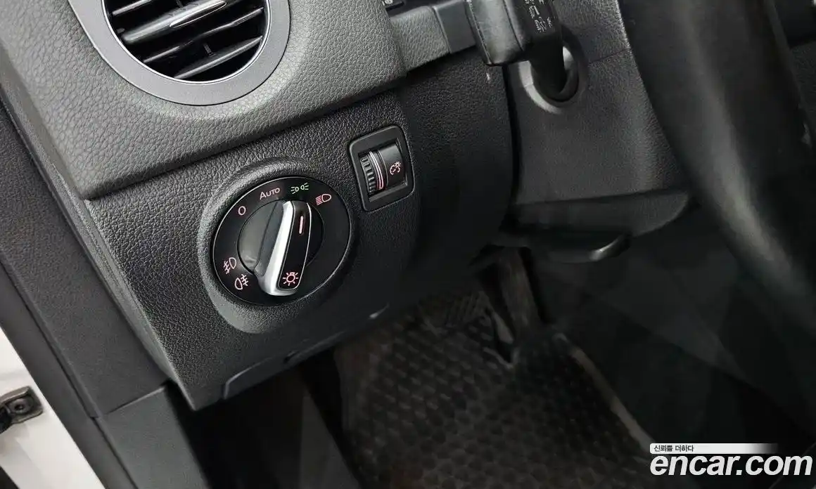 Volkswagen Tiguan 2013 2.0 гидро в Москве № 215295, фото 18
