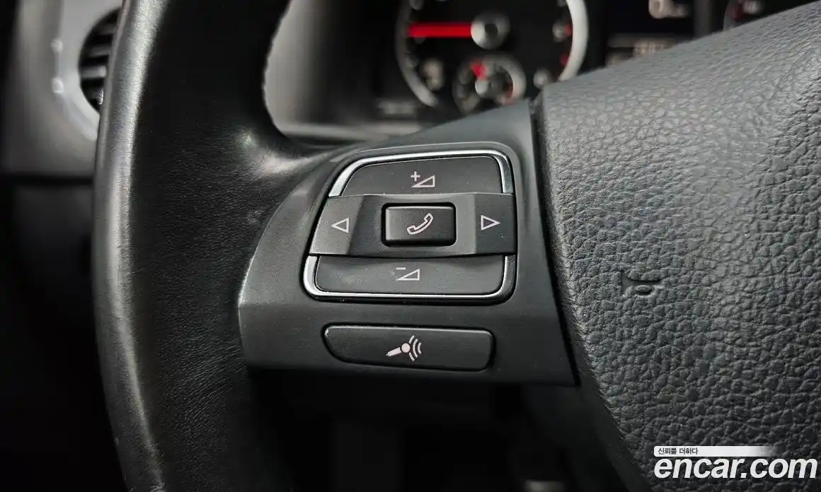 Volkswagen Tiguan 2013 2.0 гидро в Москве № 215295, фото 20