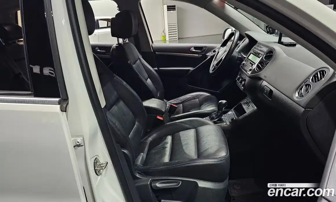 Volkswagen Tiguan 2013 2.0 гидро в Москве № 215295, фото 10
