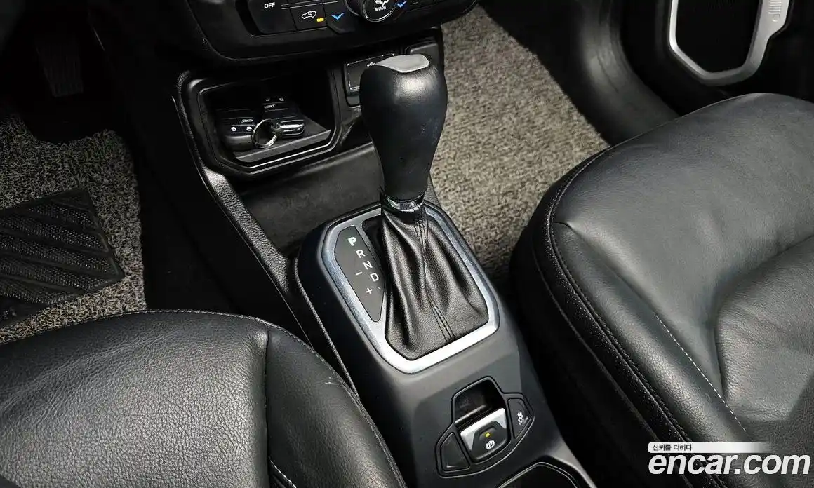 Jeep Renegade 2018 2.4 гидро в Москве № 232443, фото 9