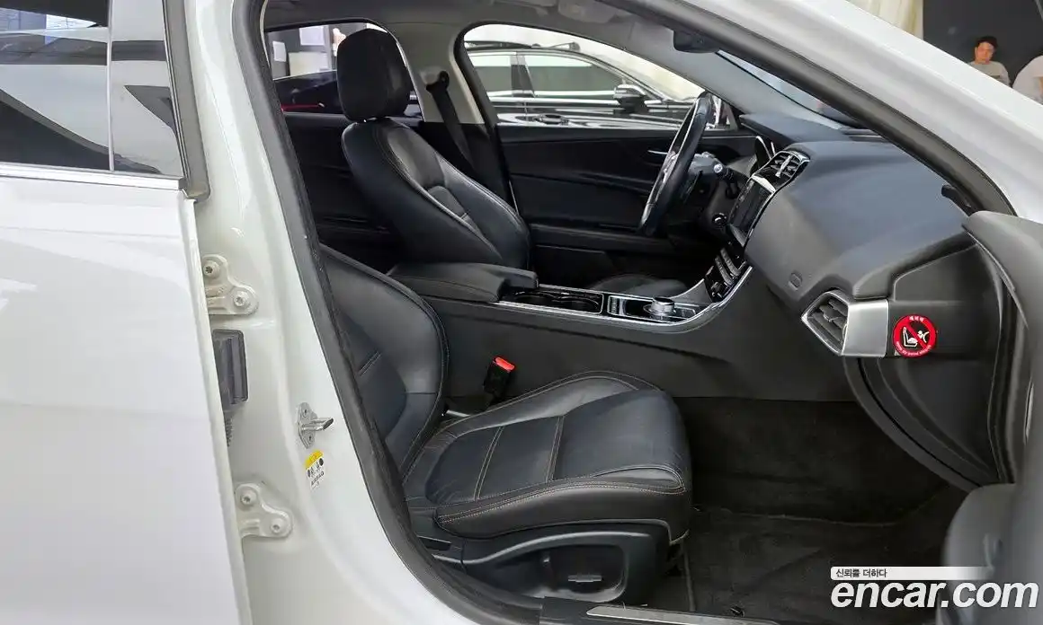 Jaguar XE 2016 2.0 гидро в Москве № 238092, фото 11