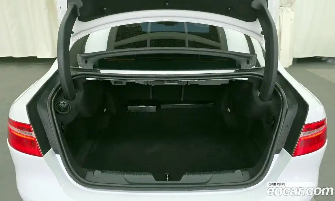 Jaguar XE 2016 2.0 гидро в Москве № 238092, фото 20